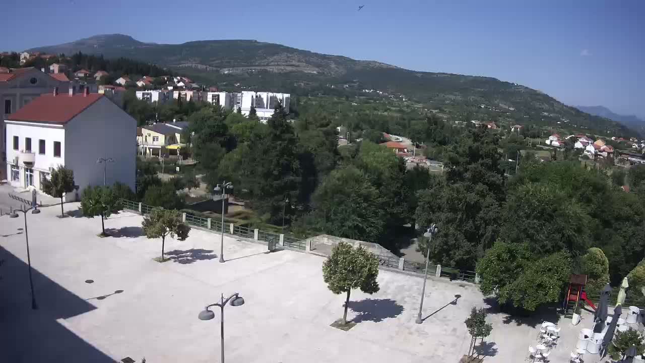 Drniš Town Skyline & Promina Mountain Live Cam - Drnis, Grad Drnis, Šibenik-Knin, Croatia