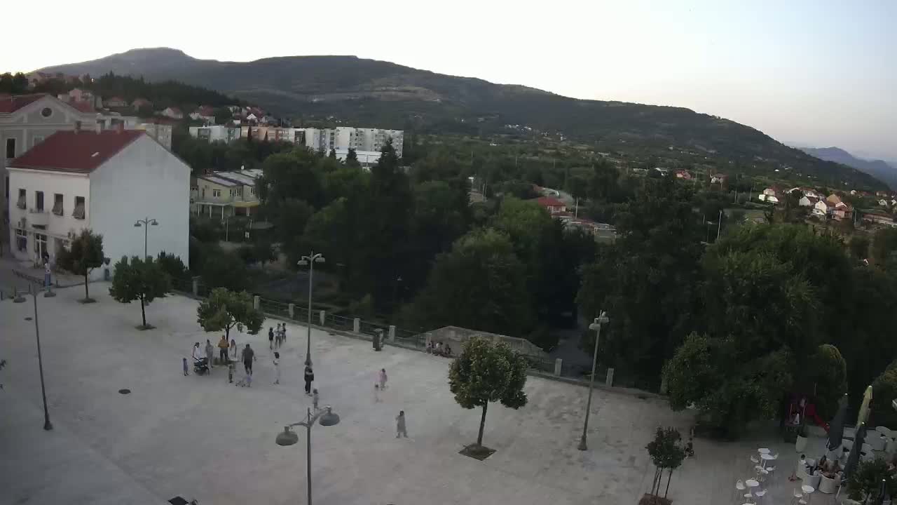 Drniš Town Skyline & Promina Mountain Live Cam - Drnis, Grad Drnis, Šibenik-Knin, Croatia