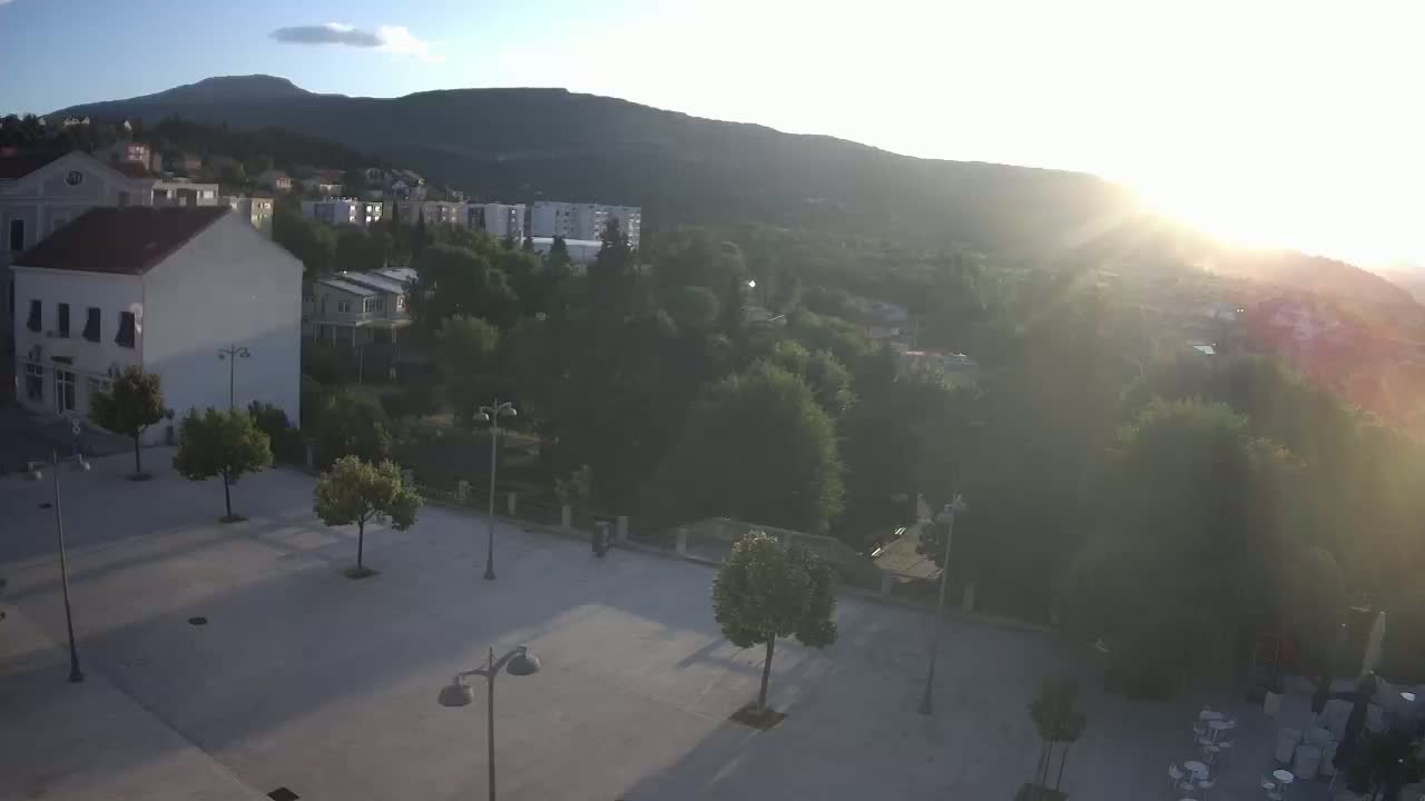 Drniš Town Skyline & Promina Mountain Live Cam - Drnis, Grad Drnis, Šibenik-Knin, Croatia