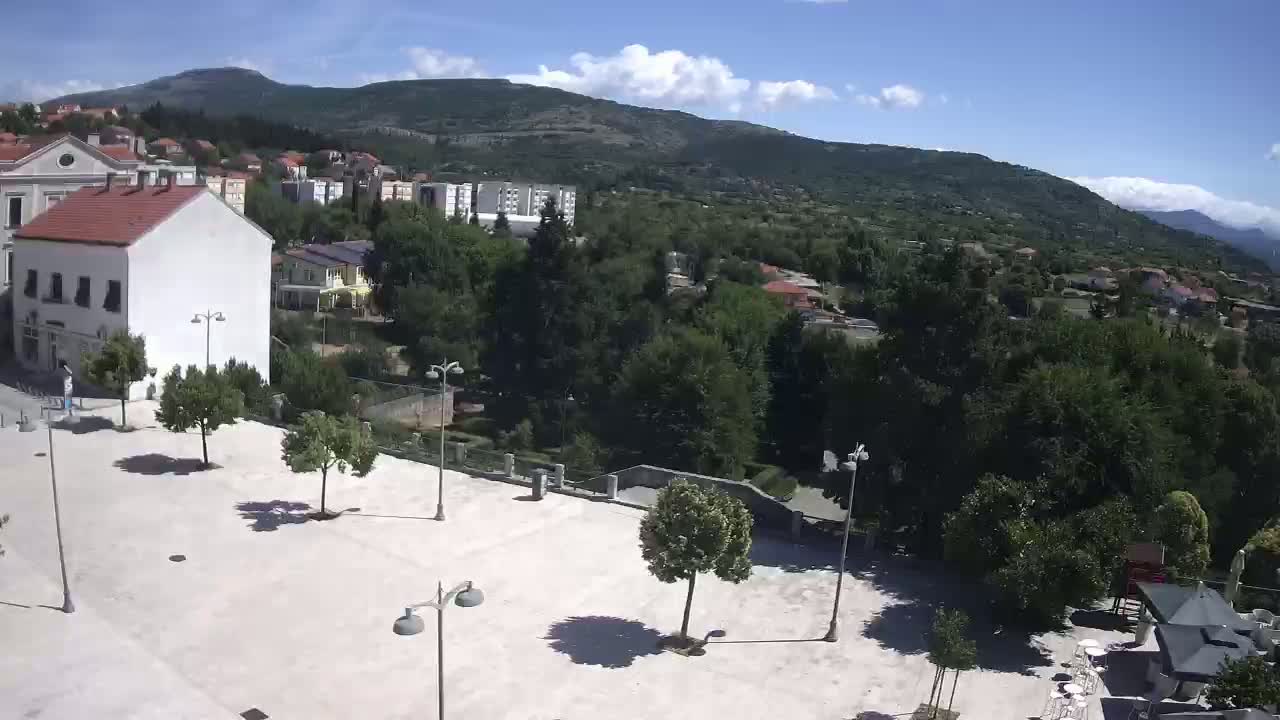 Drniš Town Skyline & Promina Mountain Live Cam - Drnis, Grad Drnis, Šibenik-Knin, Croatia