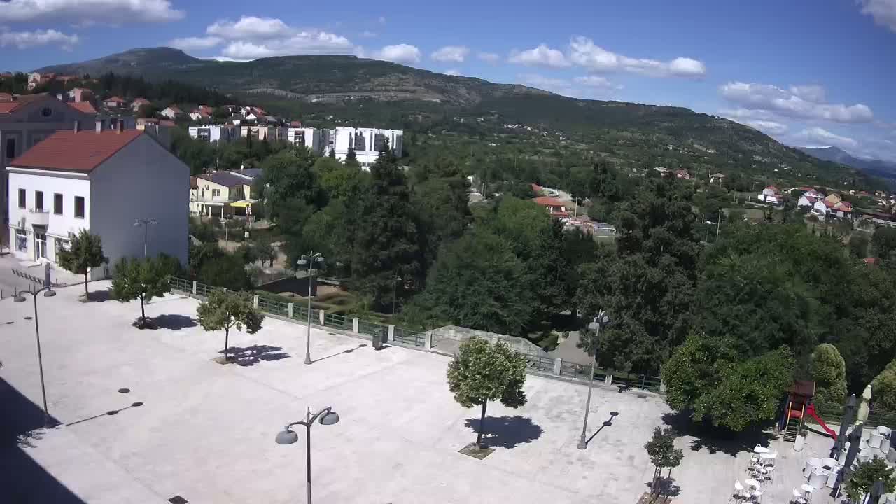 Drniš Town Skyline & Promina Mountain Live Cam - Drnis, Grad Drnis, Šibenik-Knin, Croatia