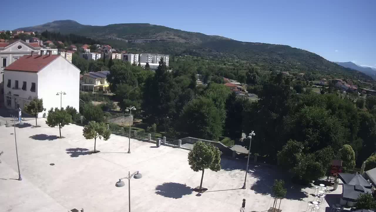 Drniš Town Skyline & Promina Mountain Live Cam - Drnis, Grad Drnis, Šibenik-Knin, Croatia