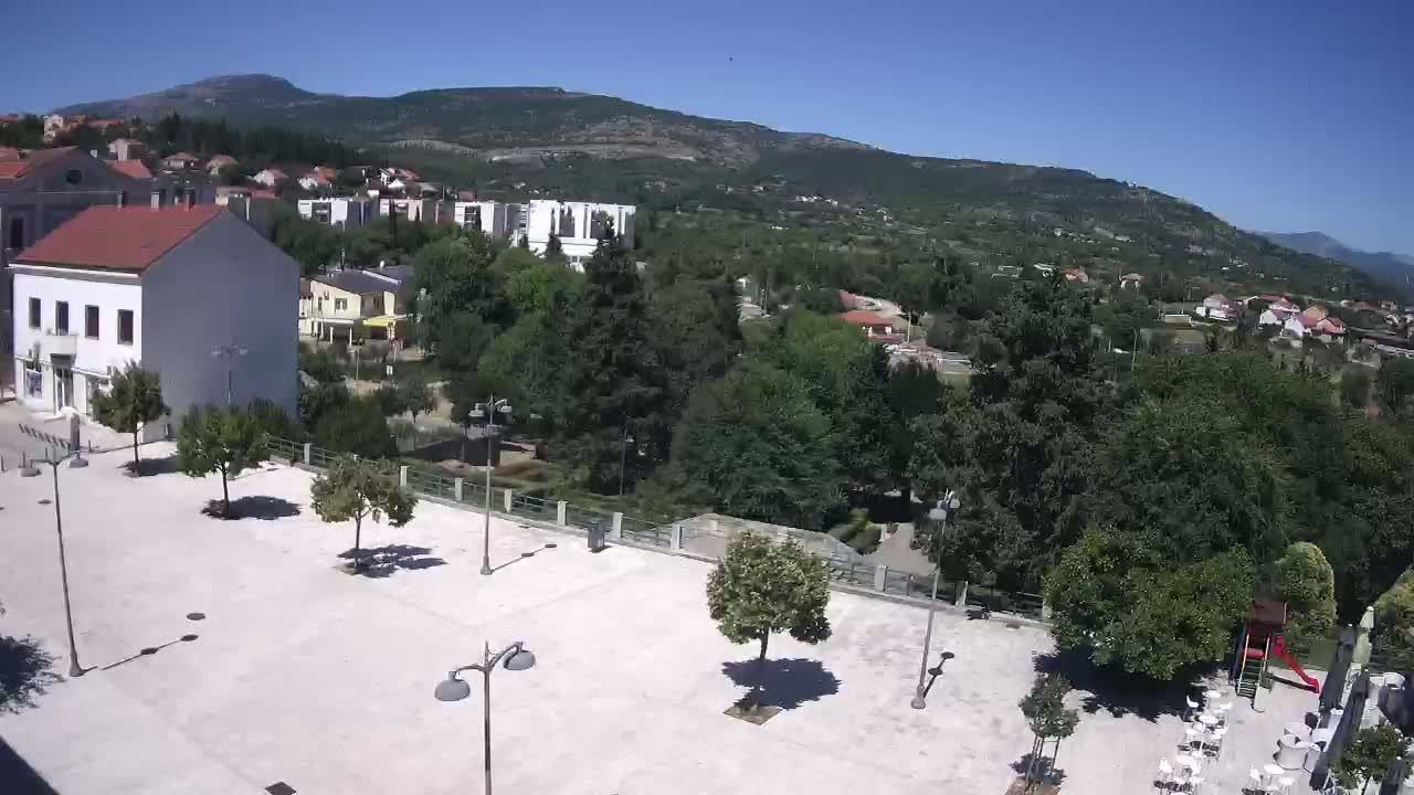 Drniš Town Skyline & Promina Mountain Live Cam - Drnis, Grad Drnis, Šibenik-Knin, Croatia
