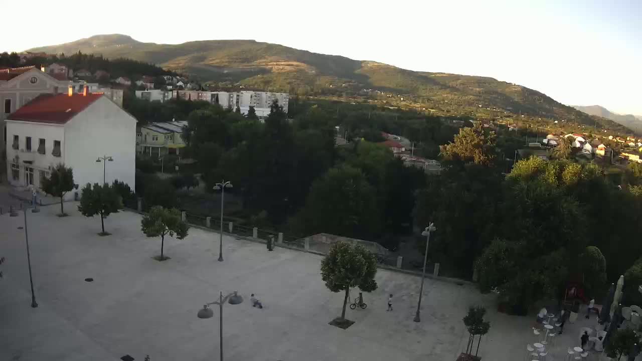 Drniš Town Skyline & Promina Mountain Live Cam - Drnis, Grad Drnis, Šibenik-Knin, Croatia