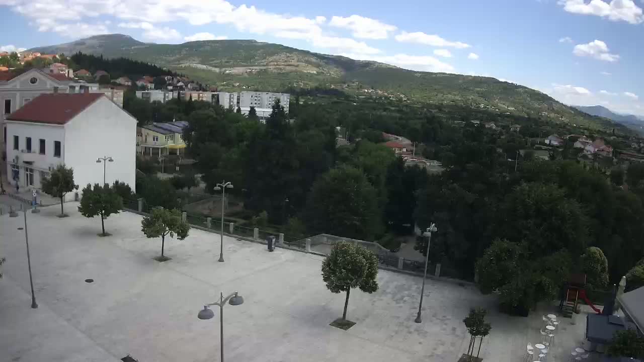 Drniš Town Skyline & Promina Mountain Live Cam - Drnis, Grad Drnis, Šibenik-Knin, Croatia