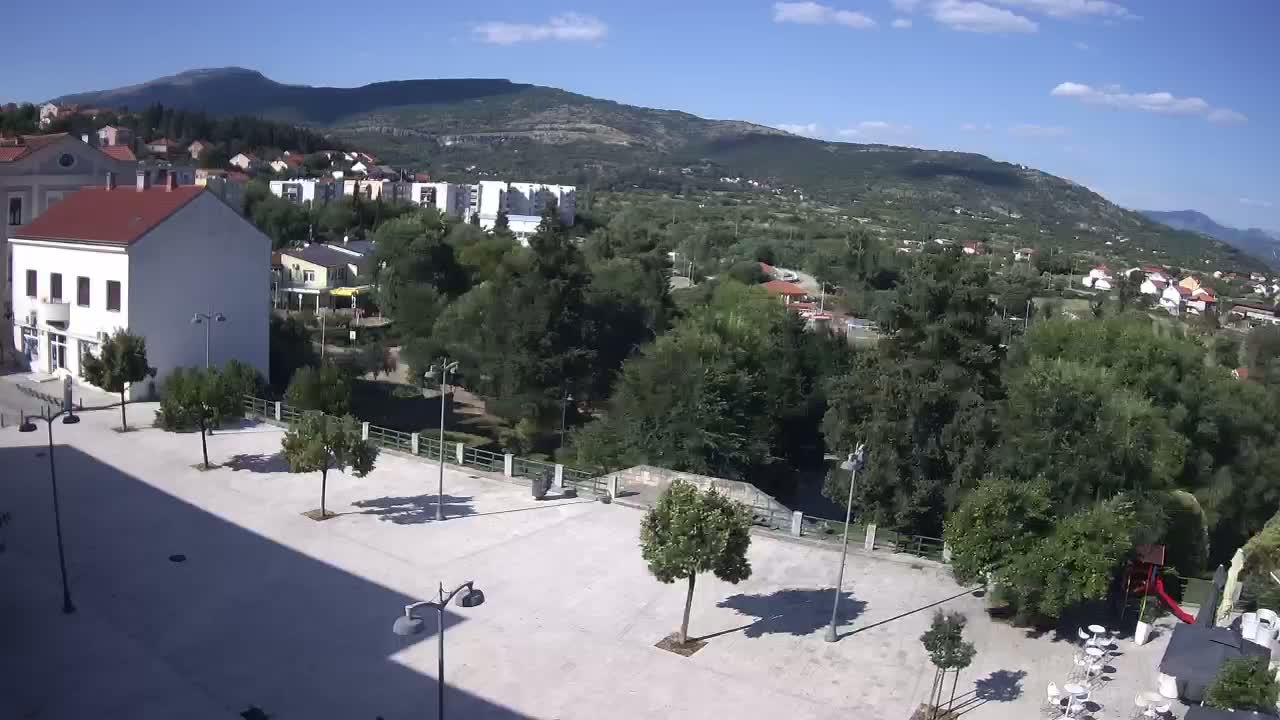 Drniš Town Skyline & Promina Mountain Live Cam - Drnis, Grad Drnis, Šibenik-Knin, Croatia