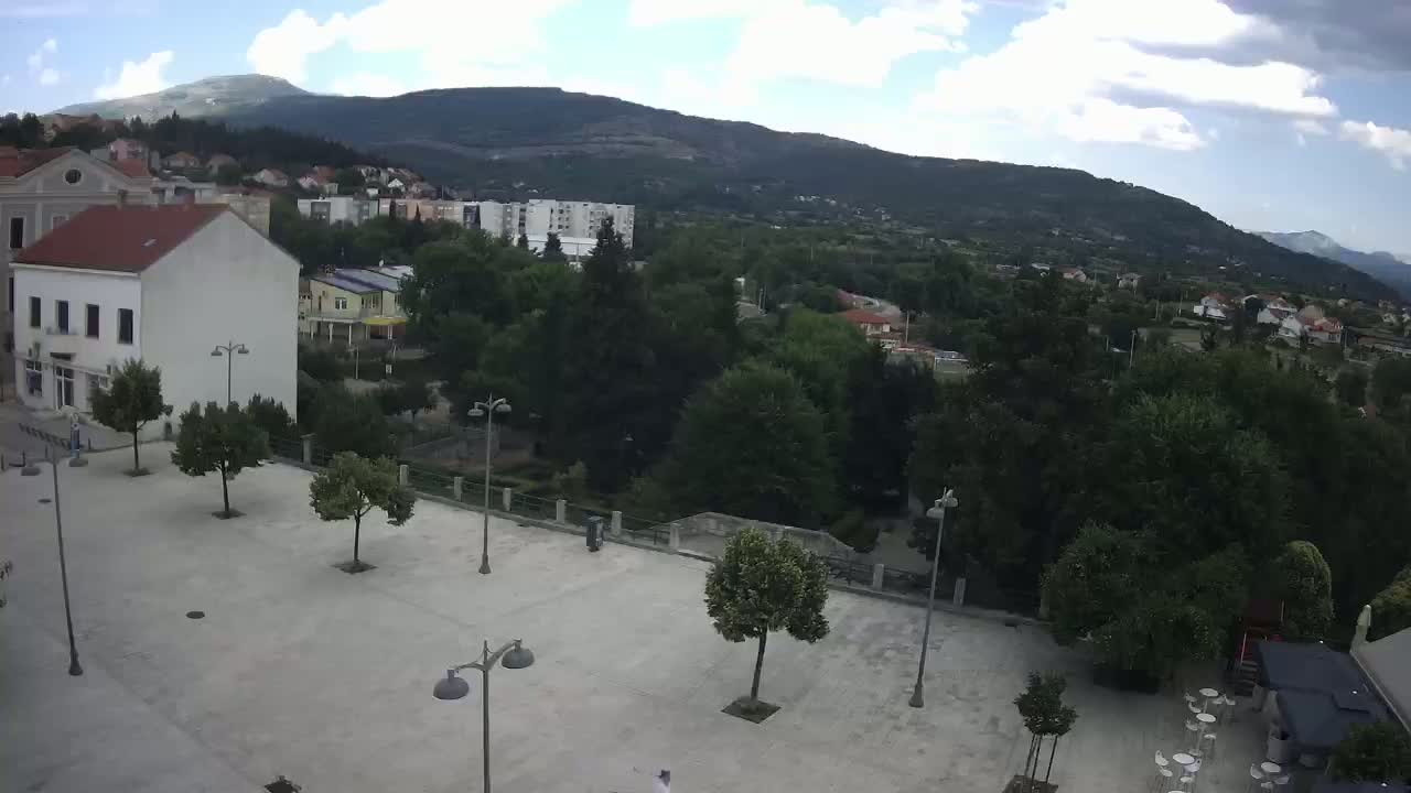 Drniš Town Skyline & Promina Mountain Live Cam - Drnis, Grad Drnis, Šibenik-Knin, Croatia