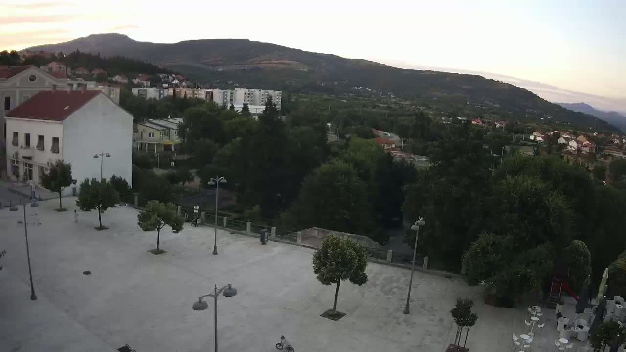 Drniš Town Skyline & Promina Mountain Live Cam - Drnis, Grad Drnis, Šibenik-Knin, Croatia