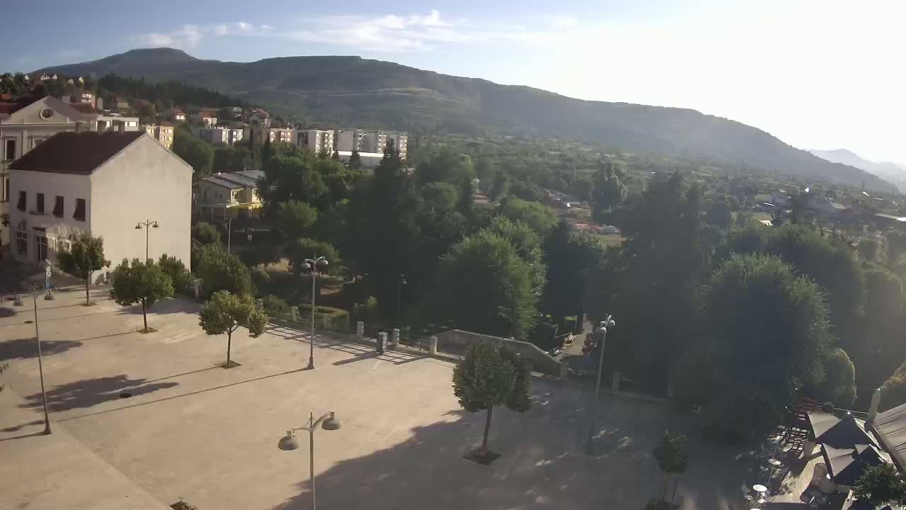Drniš Town Skyline & Promina Mountain Live Cam - Drnis, Grad Drnis, Šibenik-Knin, Croatia