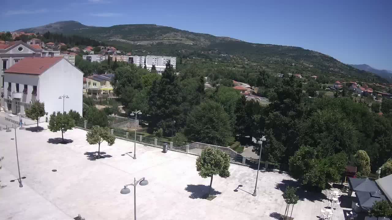 Drniš Town Skyline & Promina Mountain Live Cam - Drnis, Grad Drnis, Šibenik-Knin, Croatia
