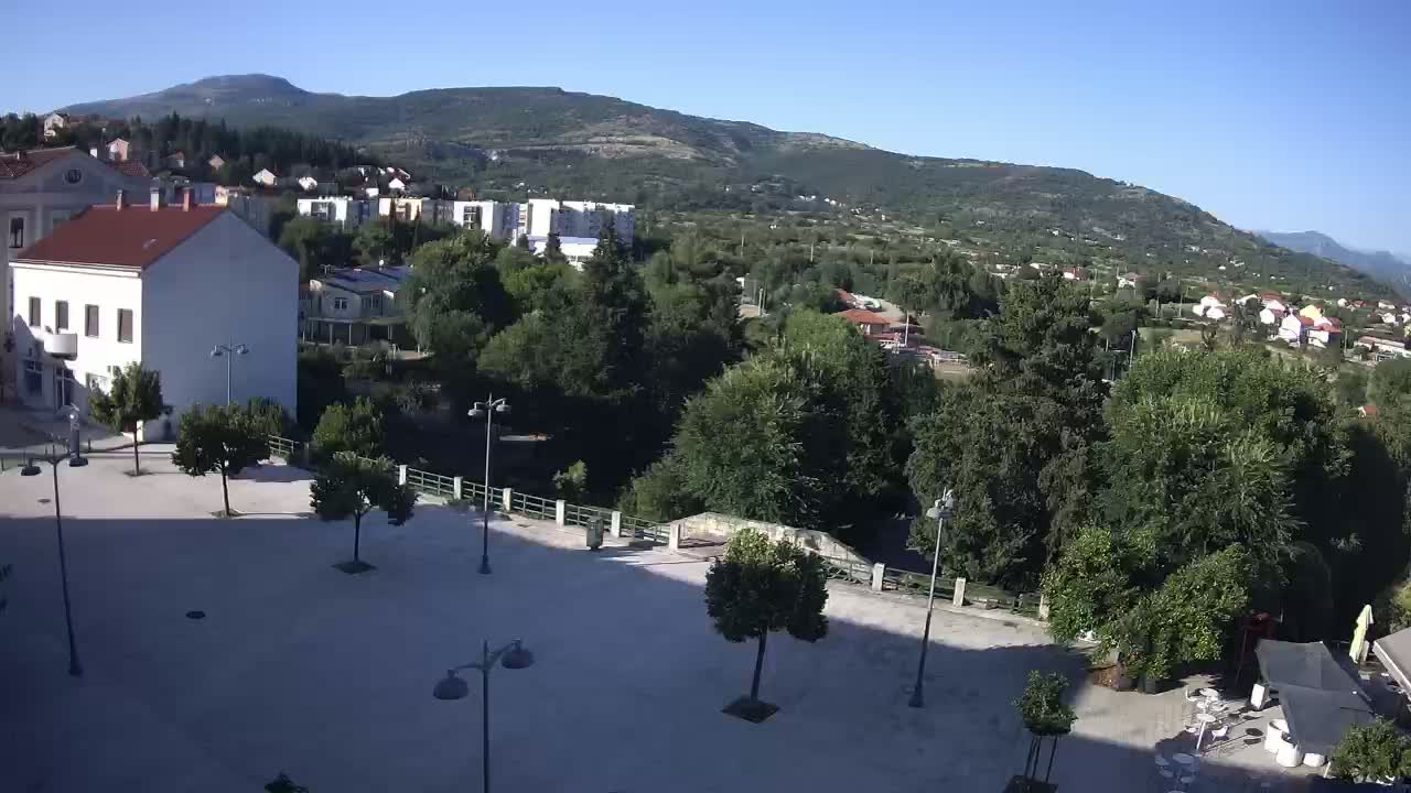 Drniš Town Skyline & Promina Mountain Live Cam - Drnis, Grad Drnis, Šibenik-Knin, Croatia