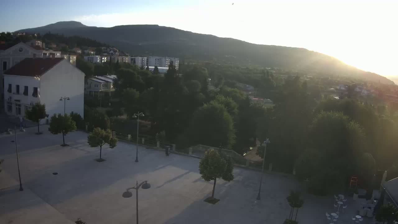 Drniš Town Skyline & Promina Mountain Live Cam - Drnis, Grad Drnis, Šibenik-Knin, Croatia