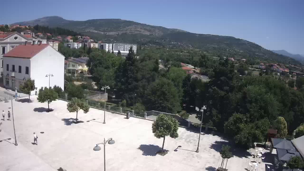Drniš Town Skyline & Promina Mountain Live Cam - Drnis, Grad Drnis, Šibenik-Knin, Croatia