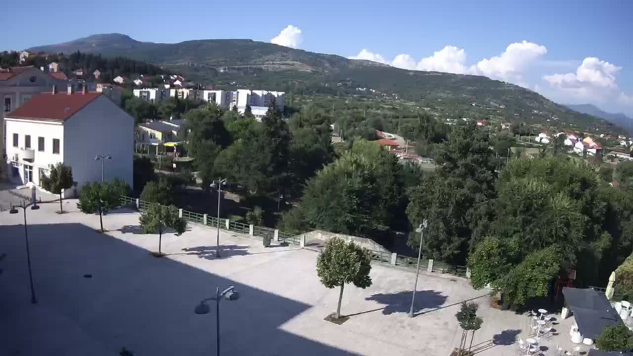 Drniš Town Skyline & Promina Mountain Live Cam - Drnis, Grad Drnis, Šibenik-Knin, Croatia