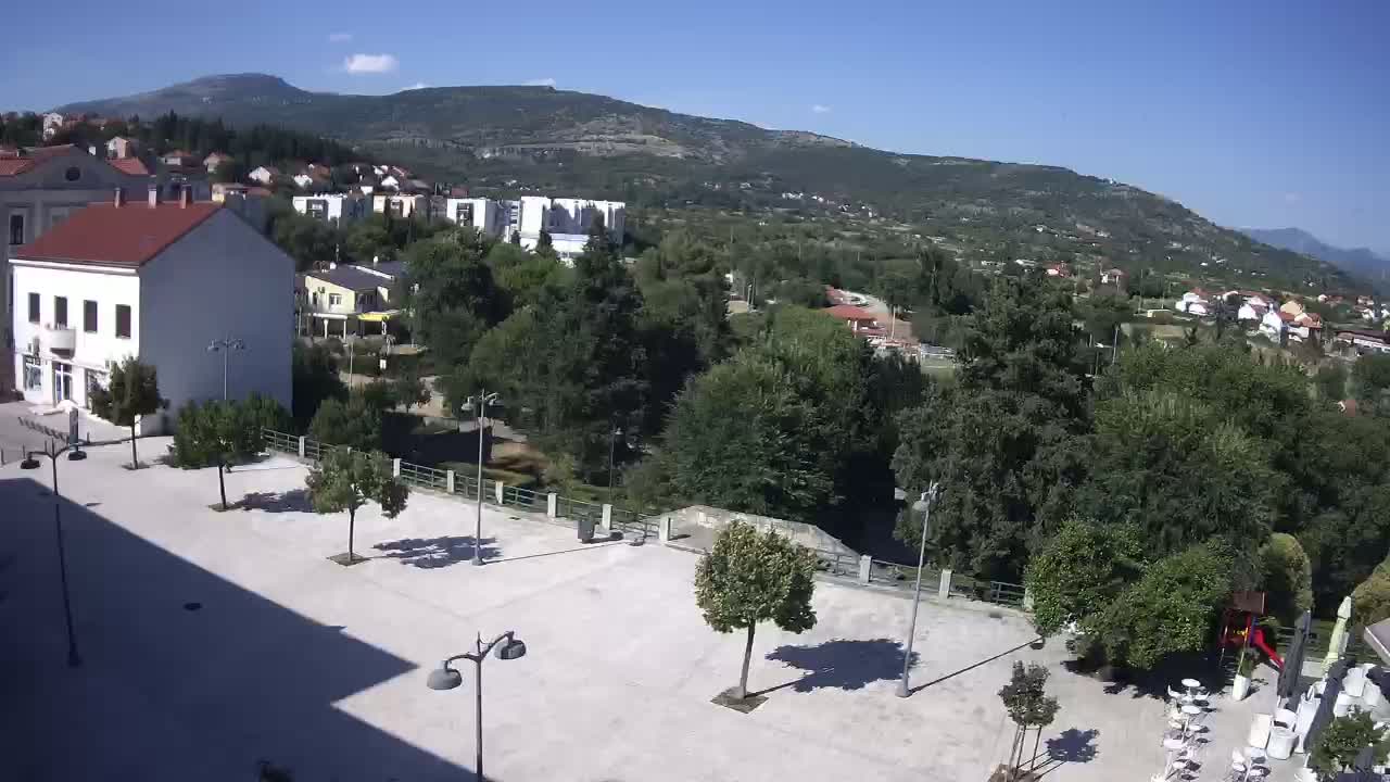 Drniš Town Skyline & Promina Mountain Live Cam - Drnis, Grad Drnis, Šibenik-Knin, Croatia