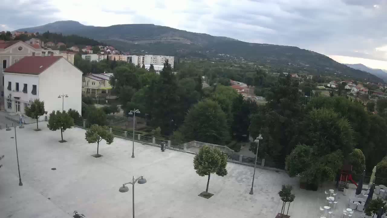 Drniš Town Skyline & Promina Mountain Live Cam - Drnis, Grad Drnis, Šibenik-Knin, Croatia
