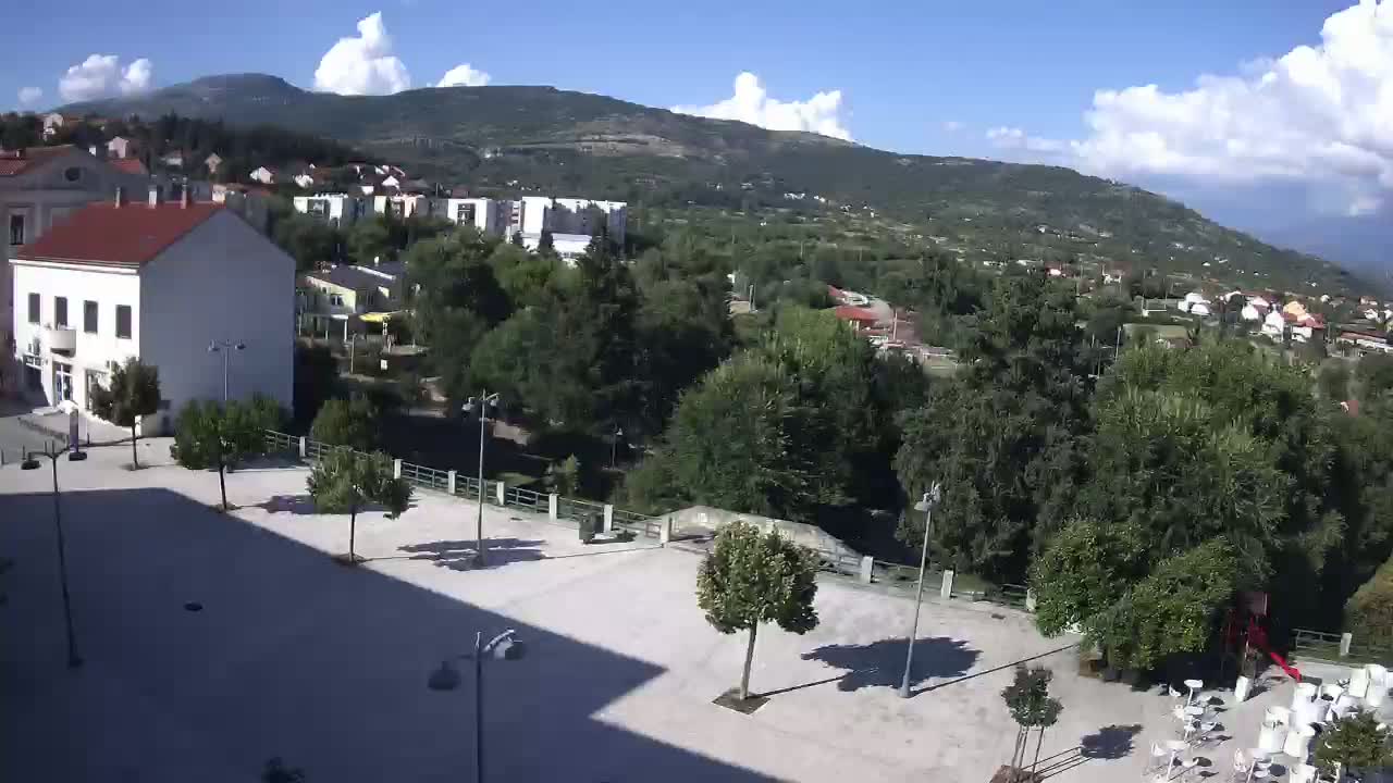 Drniš Town Skyline & Promina Mountain Live Cam - Drnis, Grad Drnis, Šibenik-Knin, Croatia
