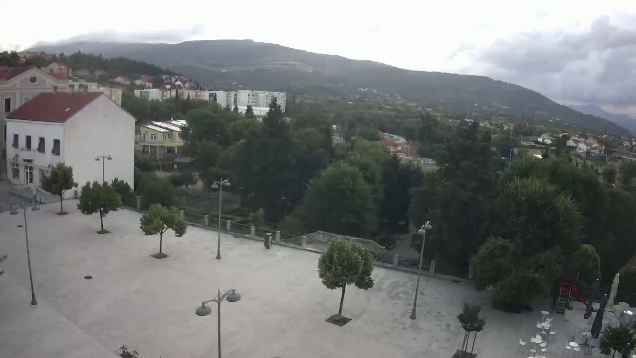 Drniš Town Skyline & Promina Mountain Live Cam - Drnis, Grad Drnis, Šibenik-Knin, Croatia