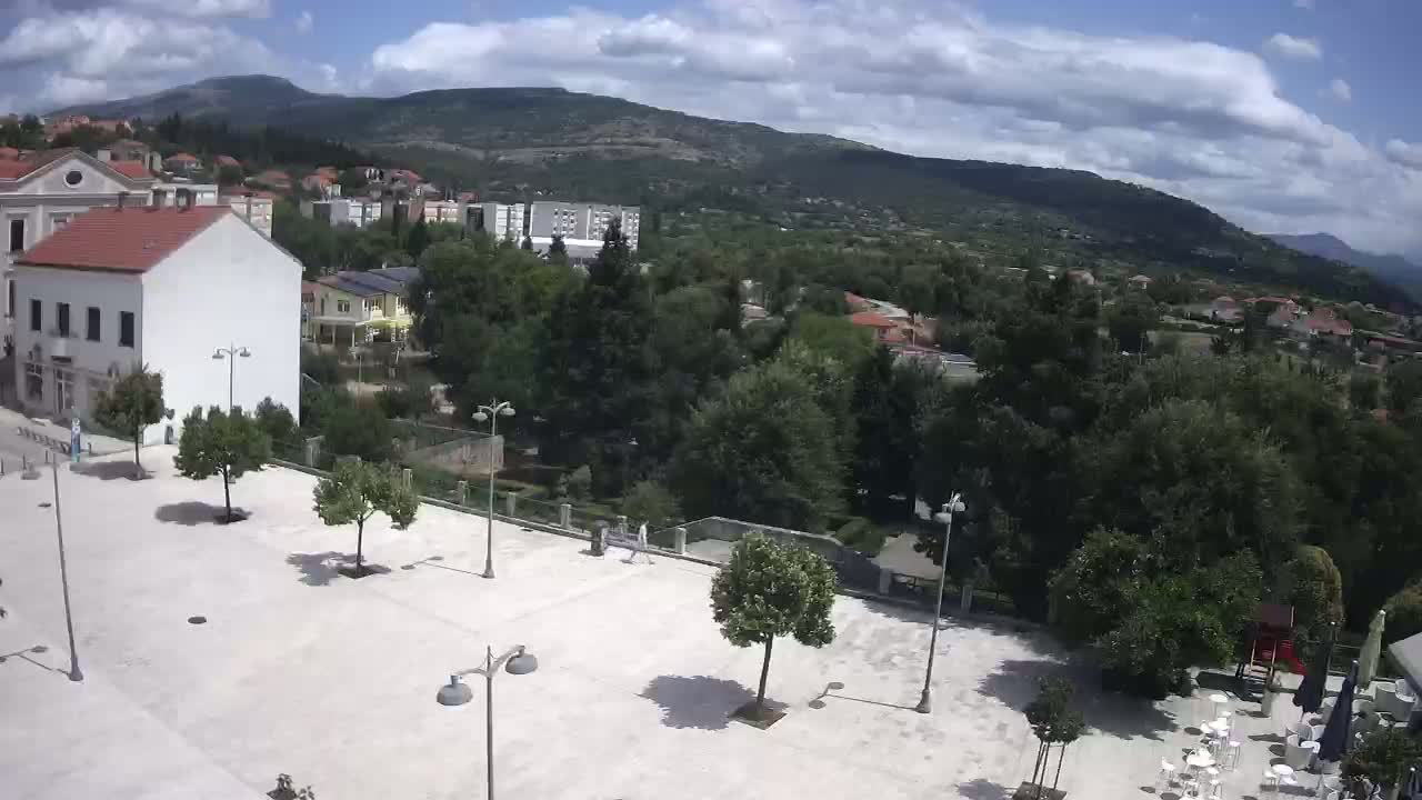 Drniš Town Skyline & Promina Mountain Live Cam - Drnis, Grad Drnis, Šibenik-Knin, Croatia