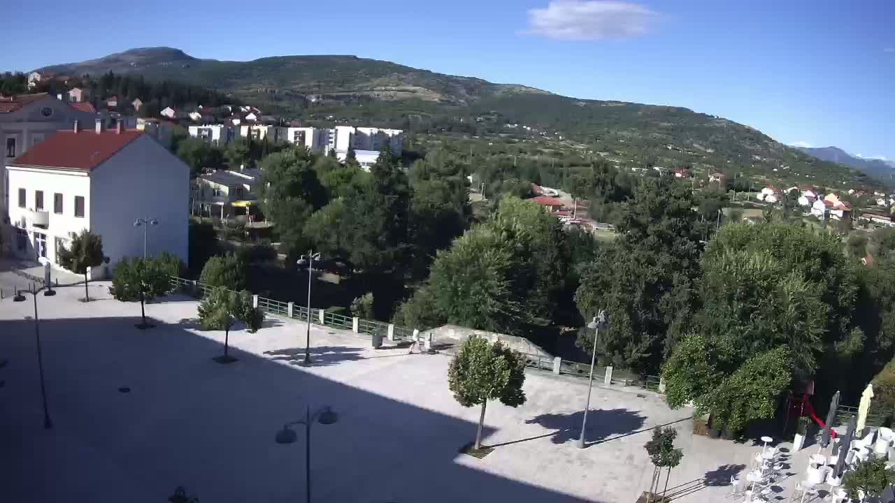 Drniš Town Skyline & Promina Mountain Live Cam - Drnis, Grad Drnis, Šibenik-Knin, Croatia