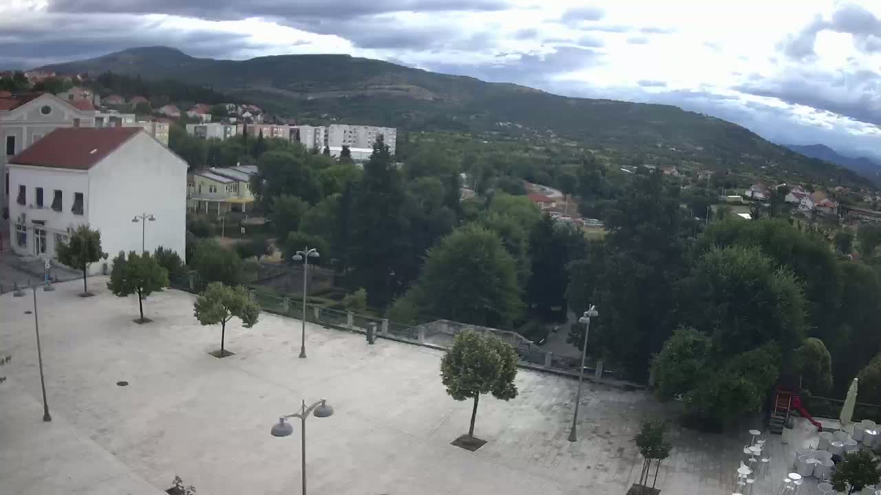 Drniš Town Skyline & Promina Mountain Live Cam - Drnis, Grad Drnis, Šibenik-Knin, Croatia