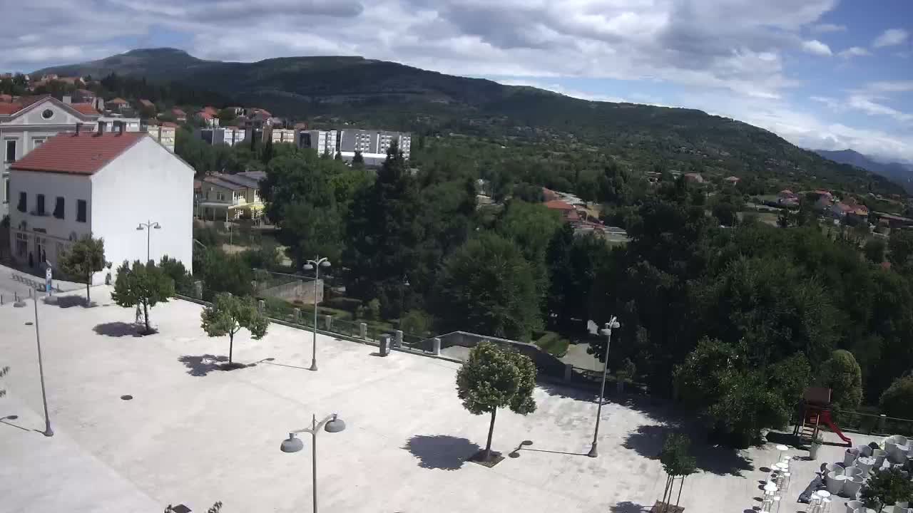 Drniš Town Skyline & Promina Mountain Live Cam - Drnis, Grad Drnis, Šibenik-Knin, Croatia