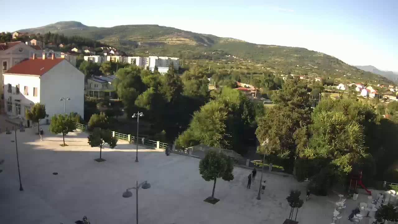 Drniš Town Skyline & Promina Mountain Live Cam - Drnis, Grad Drnis, Šibenik-Knin, Croatia