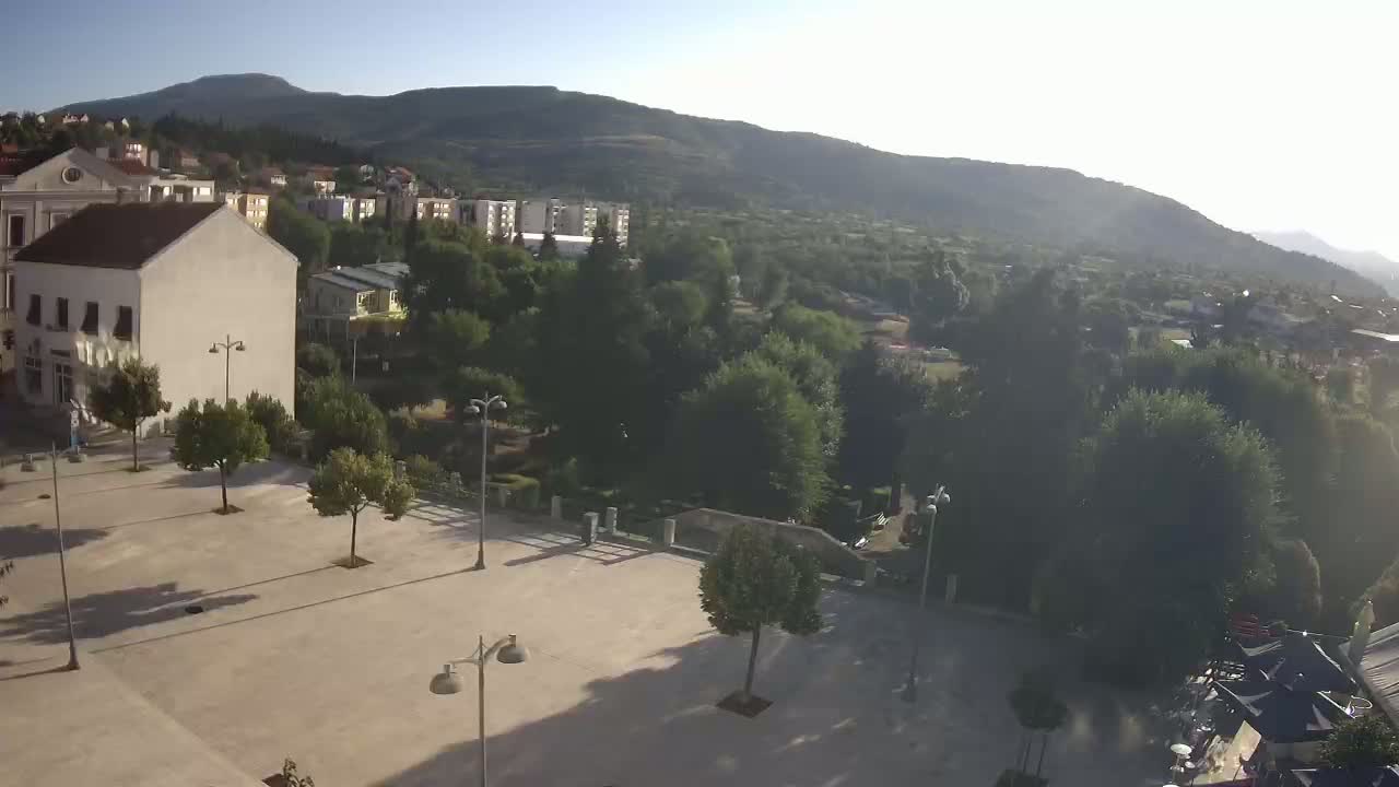 Drniš Town Skyline & Promina Mountain Live Cam - Drnis, Grad Drnis, Šibenik-Knin, Croatia