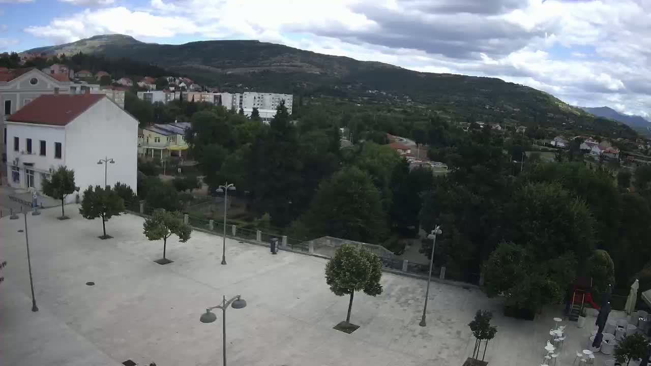 Drniš Town Skyline & Promina Mountain Live Cam - Drnis, Grad Drnis, Šibenik-Knin, Croatia