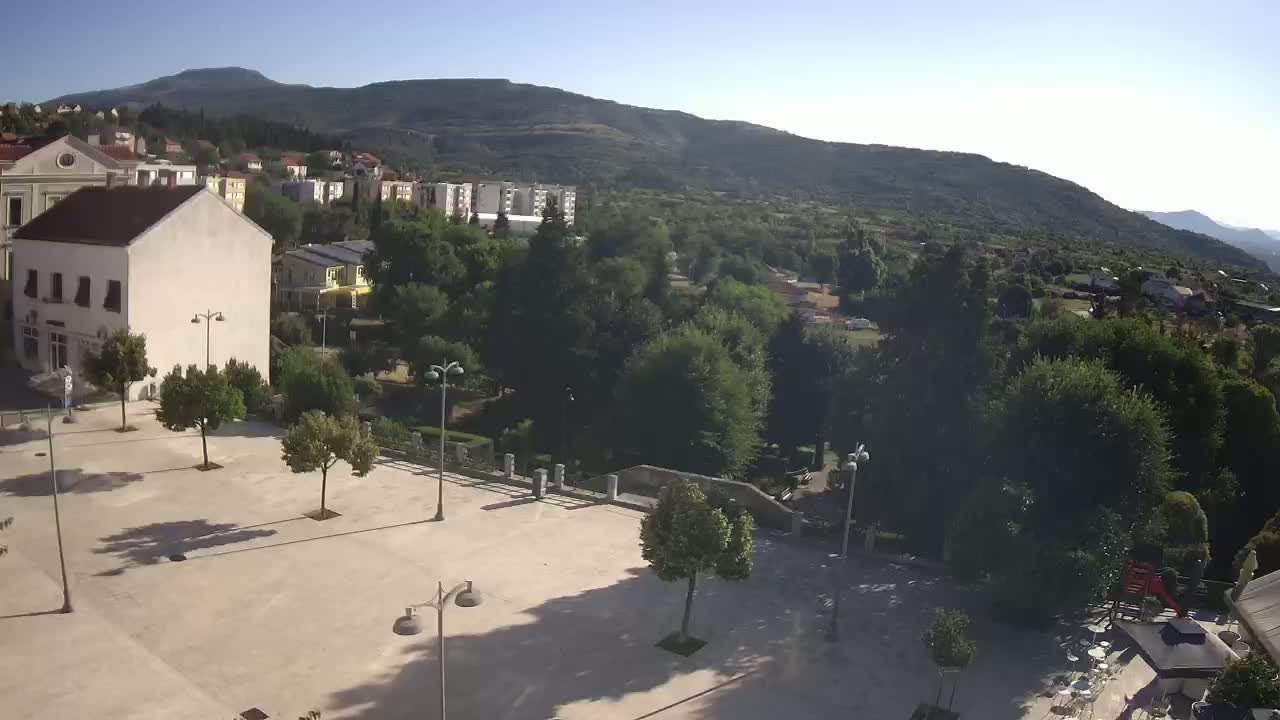 Drniš Town Skyline & Promina Mountain Live Cam - Drnis, Grad Drnis, Šibenik-Knin, Croatia