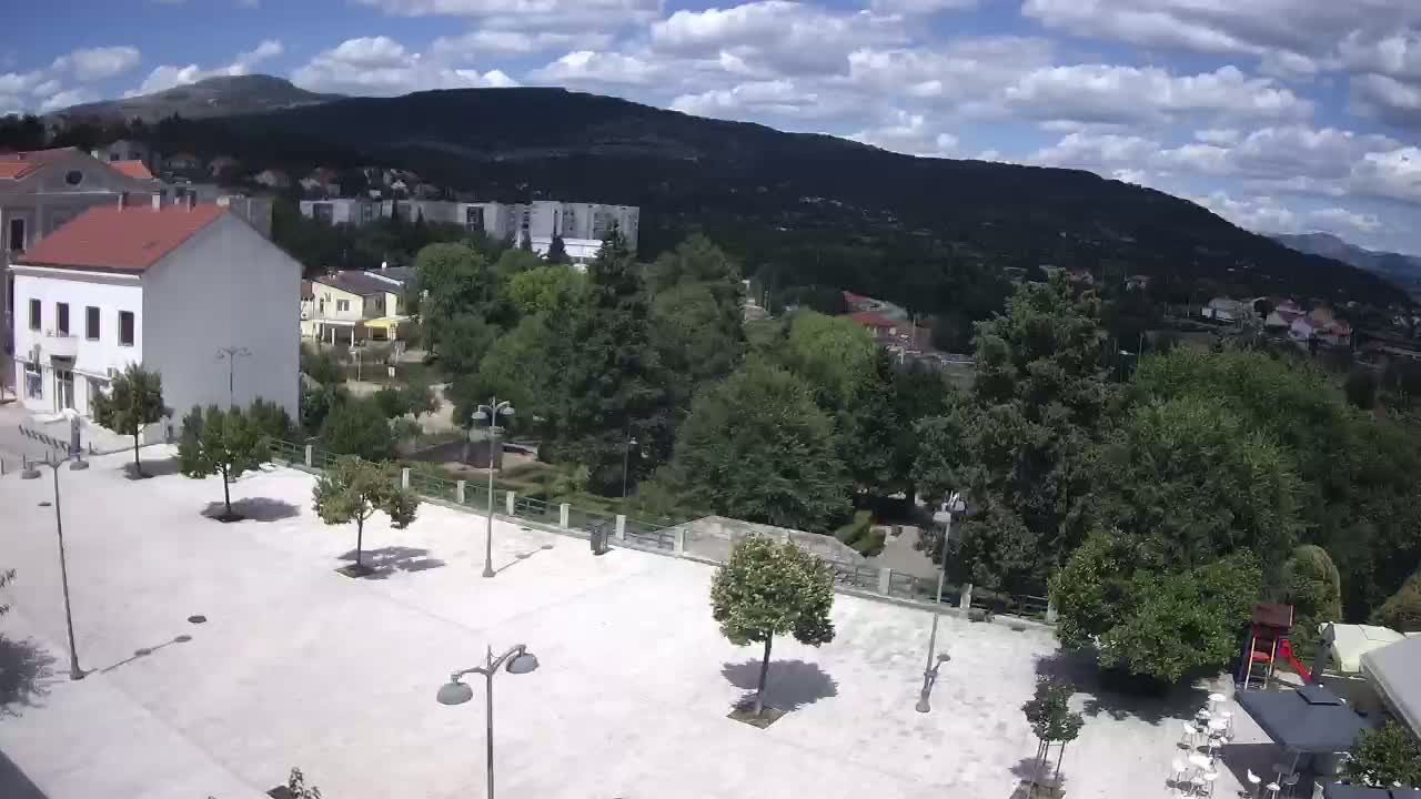 Drniš Town Skyline & Promina Mountain Live Cam - Drnis, Grad Drnis, Šibenik-Knin, Croatia