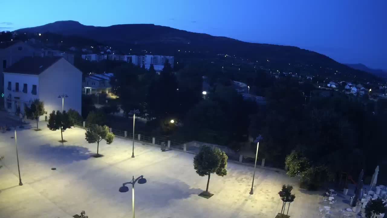 Drniš Town Skyline & Promina Mountain Live Cam - Drnis, Grad Drnis, Šibenik-Knin, Croatia