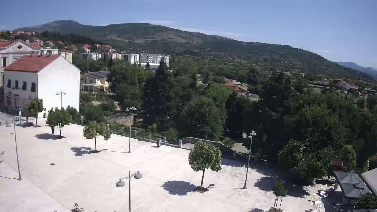 Drniš Town Skyline & Promina Mountain Live Cam - Drnis, Grad Drnis, Šibenik-Knin, Croatia