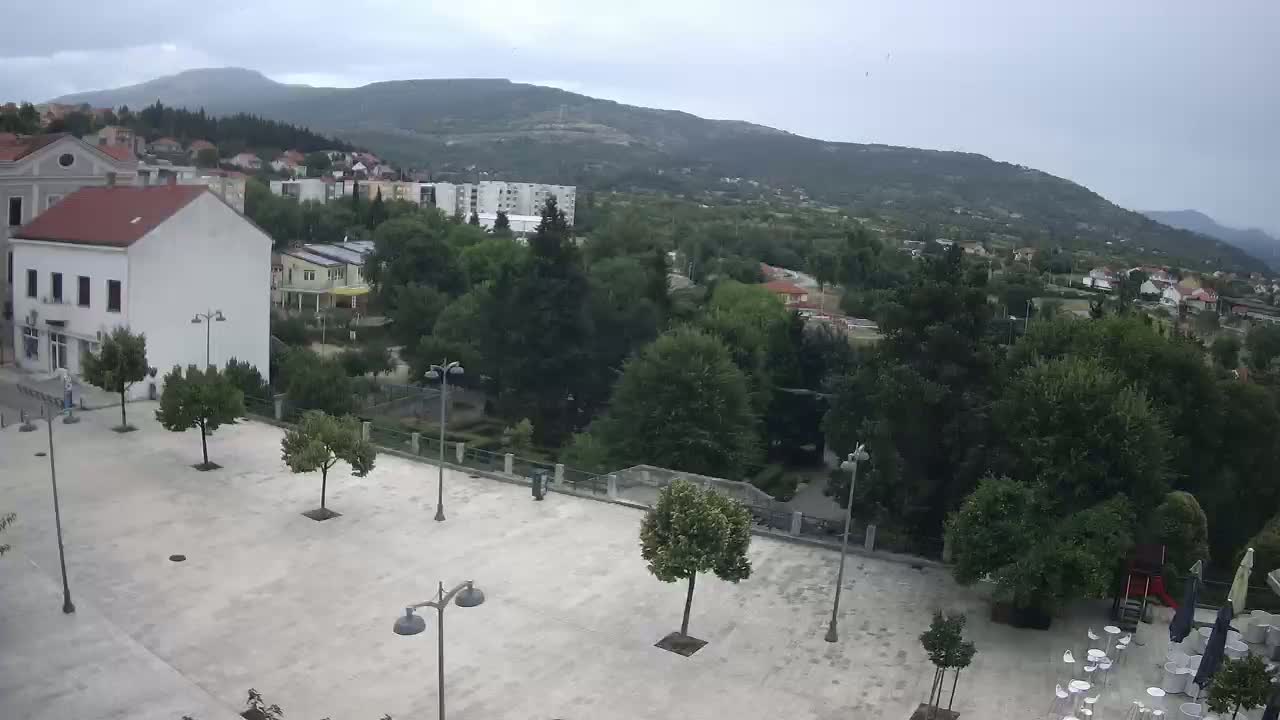 Drniš Town Skyline & Promina Mountain Live Cam - Drnis, Grad Drnis, Šibenik-Knin, Croatia