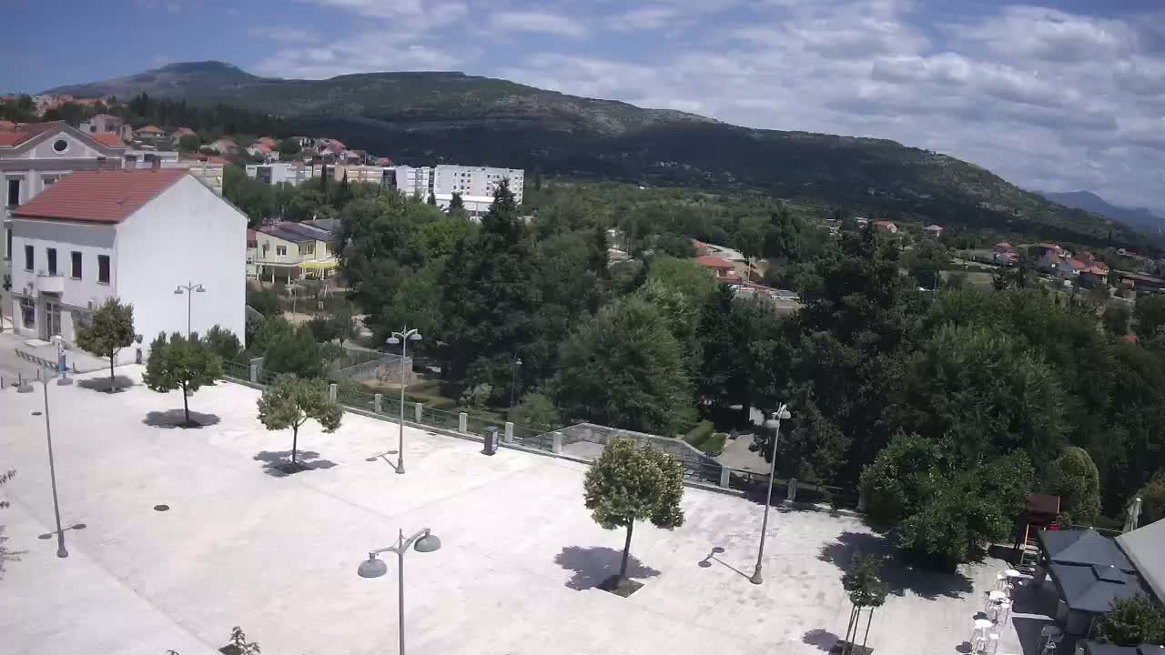 Drniš Town Skyline & Promina Mountain Live Cam - Drnis, Grad Drnis, Šibenik-Knin, Croatia