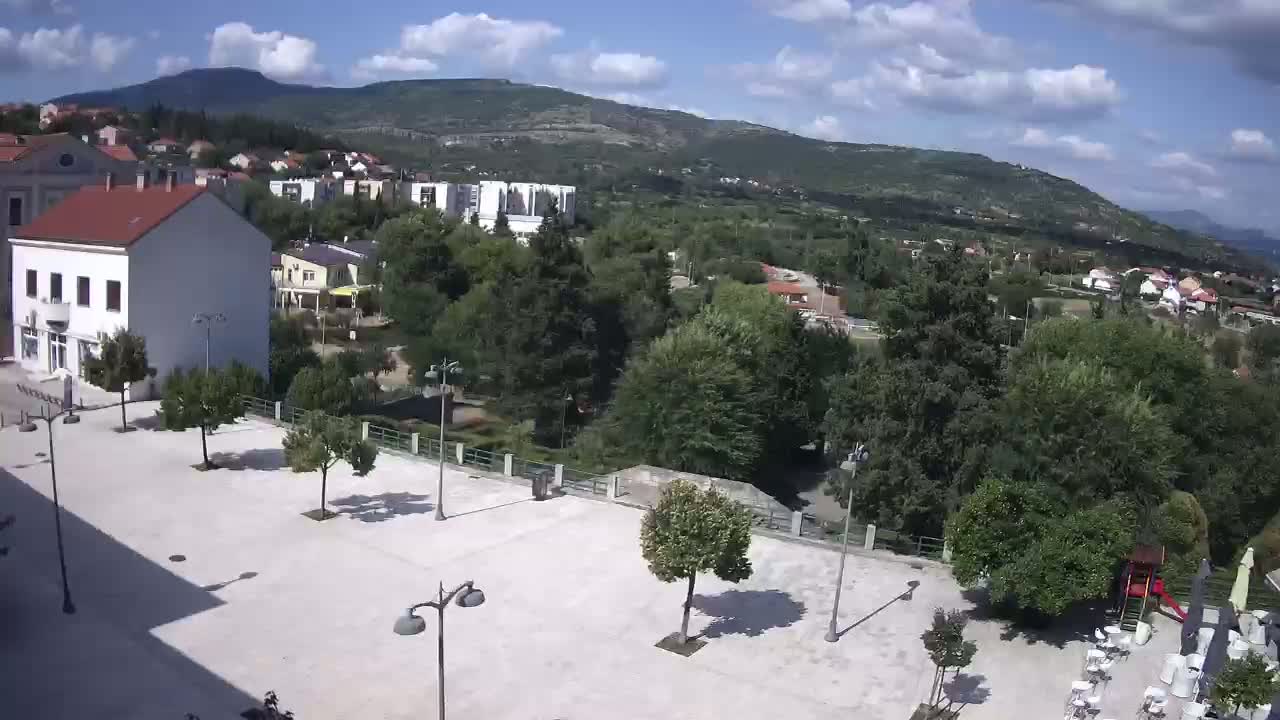Drniš Town Skyline & Promina Mountain Live Cam - Drnis, Grad Drnis, Šibenik-Knin, Croatia