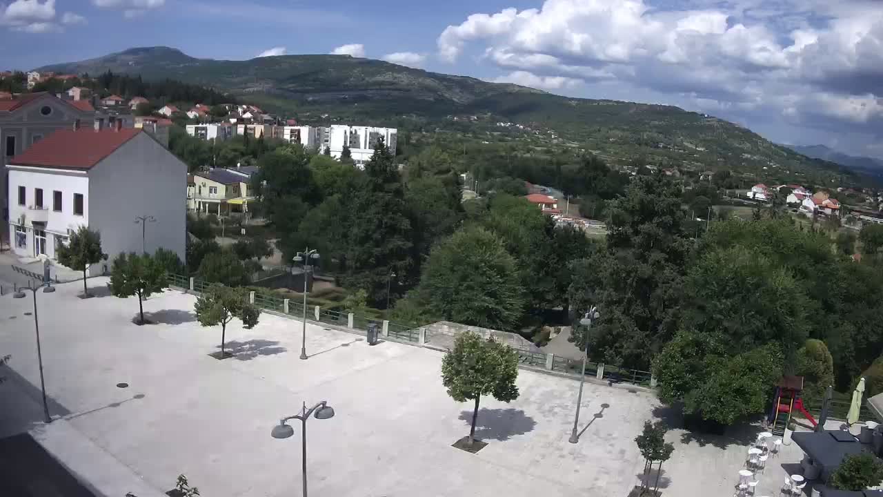 Drniš Town Skyline & Promina Mountain Live Cam - Drnis, Grad Drnis, Šibenik-Knin, Croatia