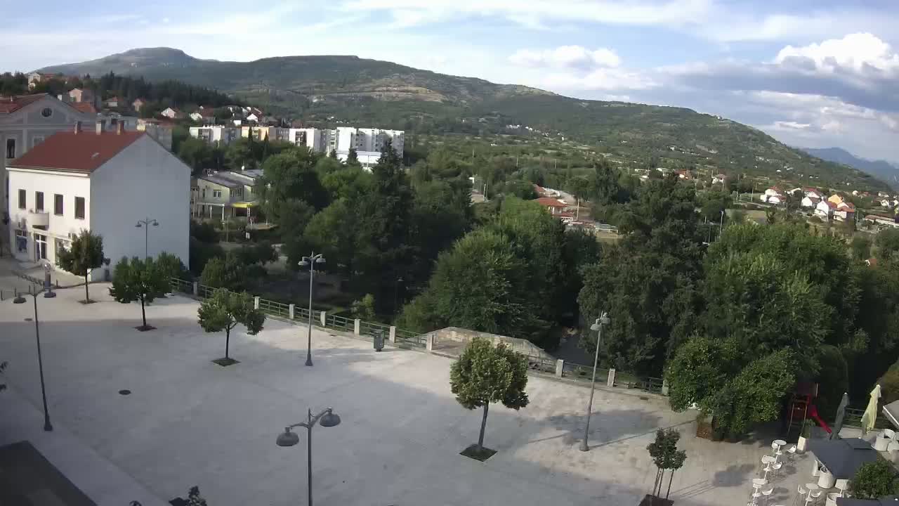 Drniš Town Skyline & Promina Mountain Live Cam - Drnis, Grad Drnis, Šibenik-Knin, Croatia