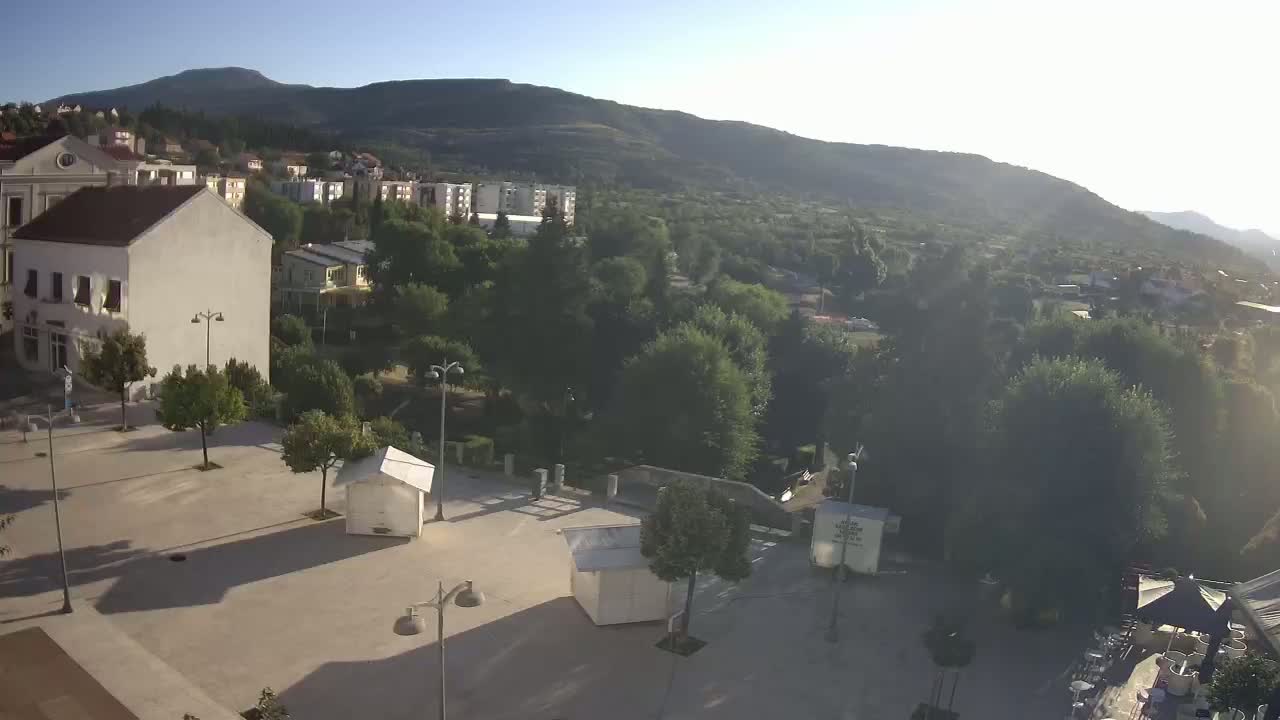 Drniš Town Skyline & Promina Mountain Live Cam - Drnis, Grad Drnis, Šibenik-Knin, Croatia