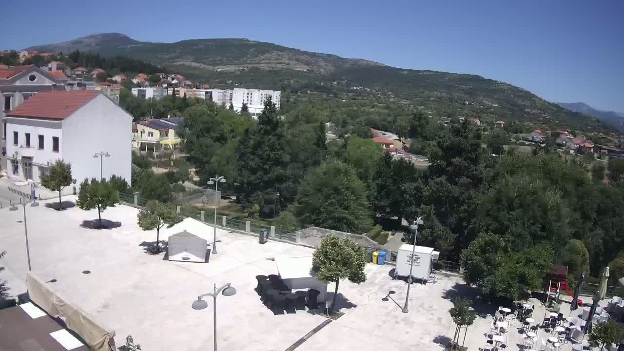 Drniš Town Skyline & Promina Mountain Live Cam - Drnis, Grad Drnis, Šibenik-Knin, Croatia