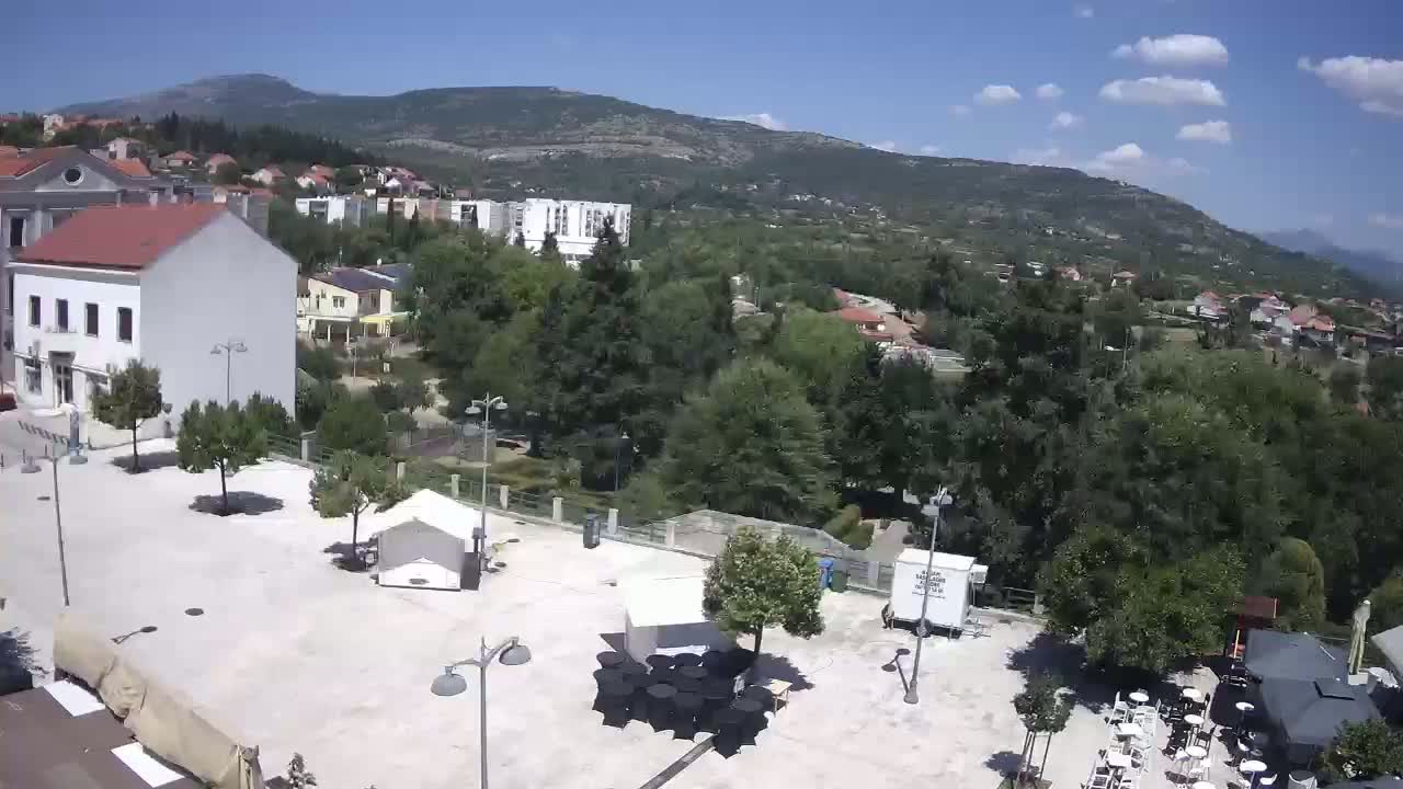 Drniš Town Skyline & Promina Mountain Live Cam - Drnis, Grad Drnis, Šibenik-Knin, Croatia