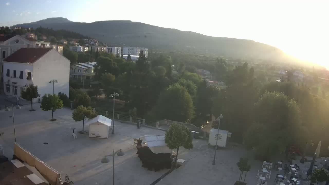 Drniš Town Skyline & Promina Mountain Live Cam - Drnis, Grad Drnis, Šibenik-Knin, Croatia