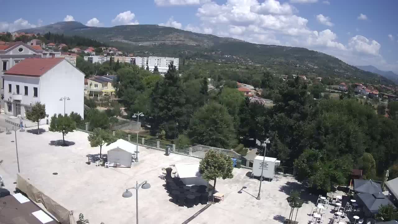 Drniš Town Skyline & Promina Mountain Live Cam - Drnis, Grad Drnis, Šibenik-Knin, Croatia