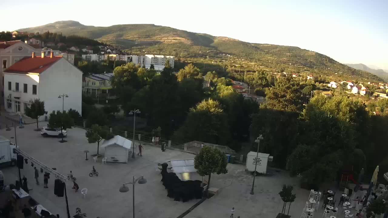 Drniš Town Skyline & Promina Mountain Live Cam - Drnis, Grad Drnis, Šibenik-Knin, Croatia
