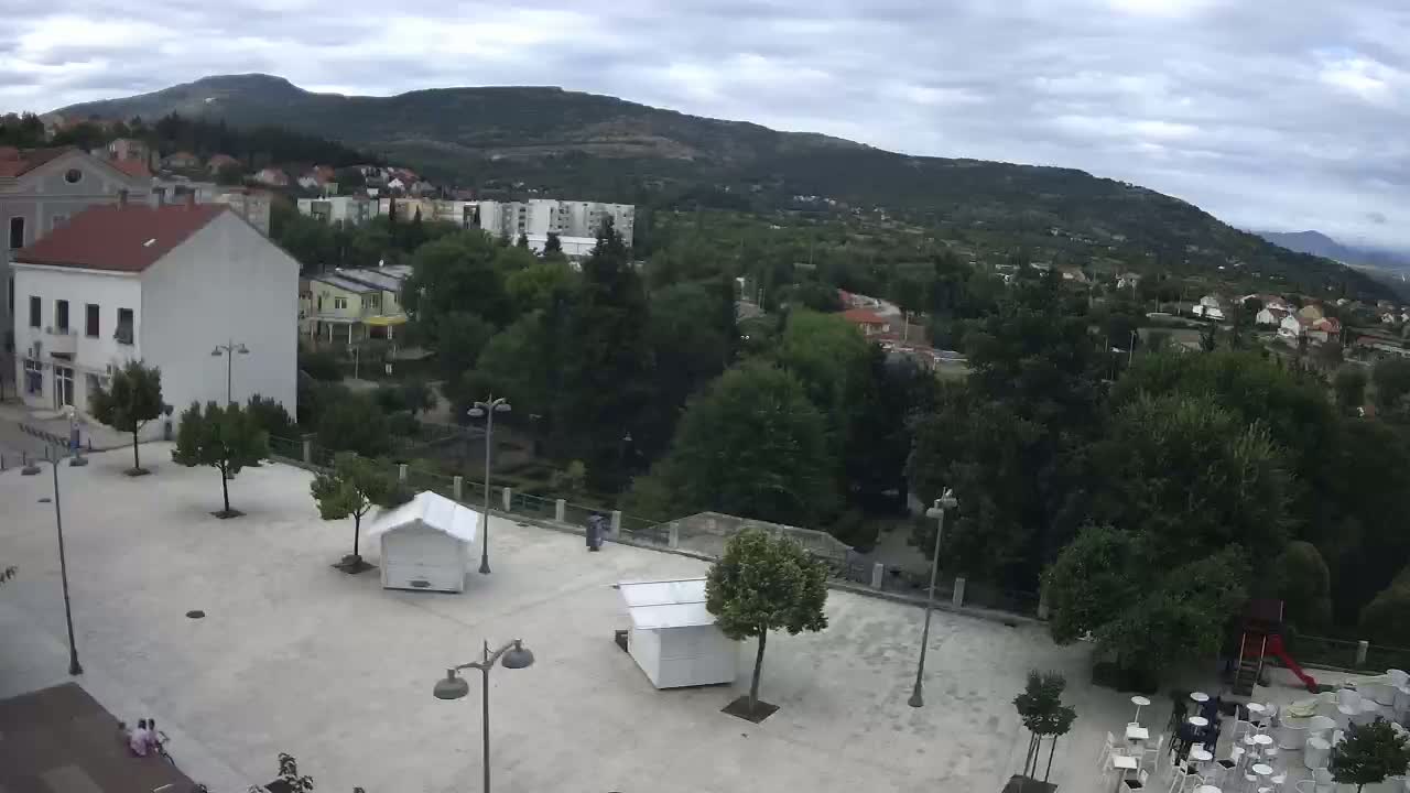 Drniš Town Skyline & Promina Mountain Live Cam - Drnis, Grad Drnis, Šibenik-Knin, Croatia