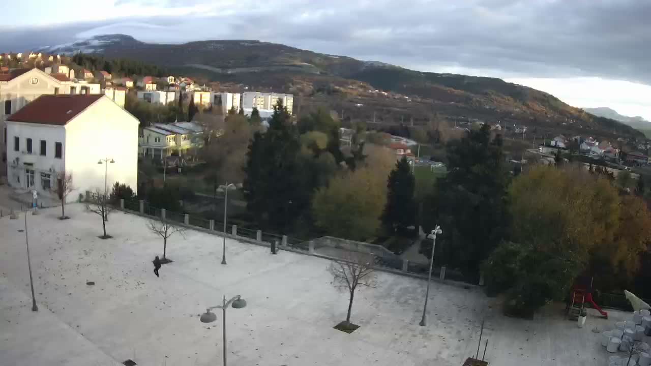 Drniš Town Skyline & Promina Mountain Live Cam - Drnis, Grad Drnis, Šibenik-Knin, Croatia