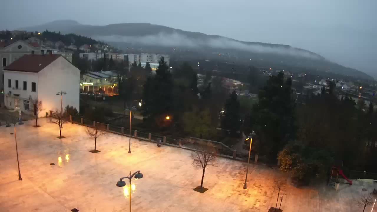 Drniš Town Skyline & Promina Mountain Live Cam - Drnis, Grad Drnis, Šibenik-Knin, Croatia