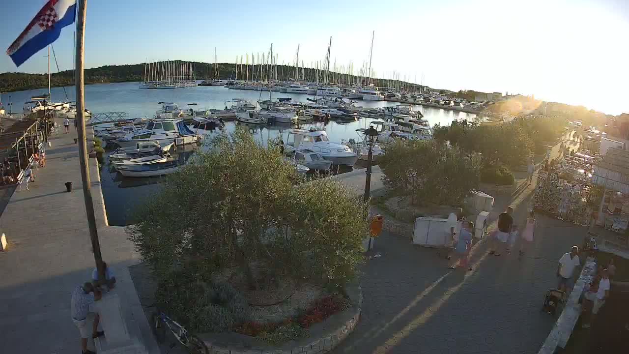 Pirovac Coast & Marine Live Cam - Pirovac, Općina Pirovac, Šibenik-Knin, Croatia