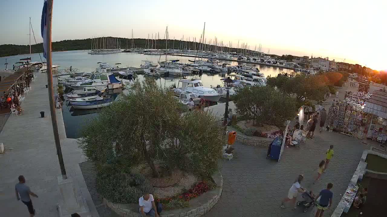 Pirovac Coast & Marine Live Cam - Pirovac, Općina Pirovac, Šibenik-Knin, Croatia
