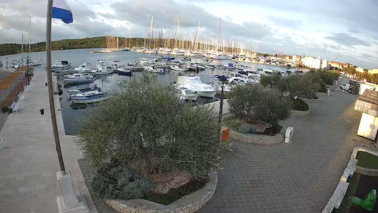 Pirovac Coast & Marine Live Cam - Pirovac, Općina Pirovac, Šibenik-Knin, Croatia